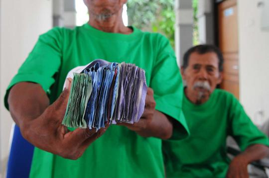 Ini kehidupan 2 pengemis kaya pemilik Rp 25 juta di panti sosial