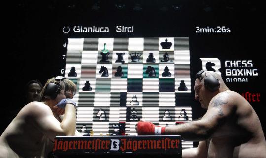 Uniknya Kejuaraan Chessboxing, tanding tinju sambil main catur