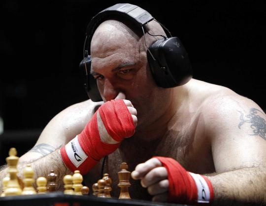 Uniknya Kejuaraan Chessboxing, tanding tinju sambil main catur