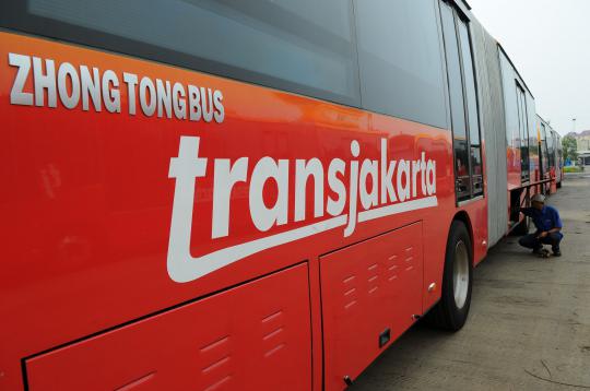 18 Armada bus Transjakarta dari China tiba di Jakarta