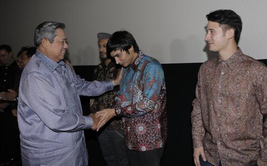 SBY dan Amien Rais nonton bioskop '99 Cahaya di Langit Eropa'