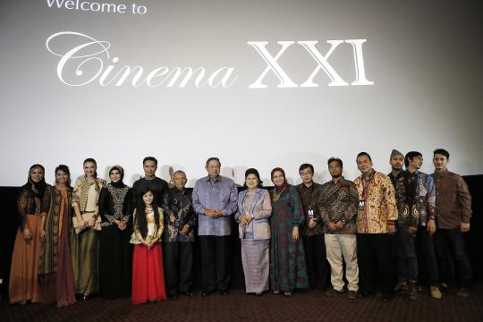 SBY dan Amien Rais nonton bioskop '99 Cahaya di Langit Eropa'