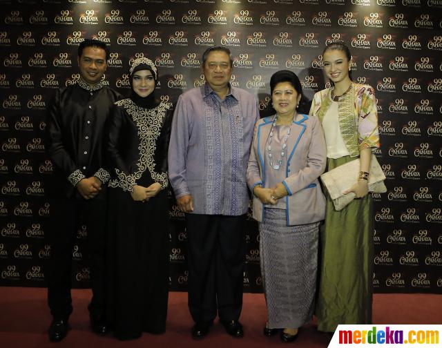 Foto : SBY dan Amien Rais nonton bioskop '99 Cahaya di 