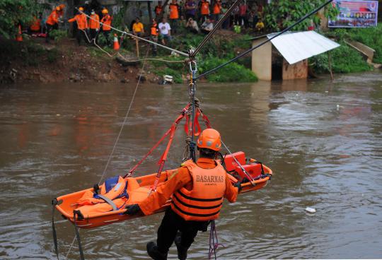 Latih kesiapan hadapi banjir Jakarta, Basarnas gelar simulasi