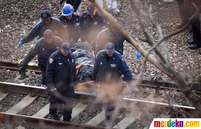 Foto 4 Tewas 63 Luka Luka Dalam Kecelakaan Kereta Di New York Merdeka Com