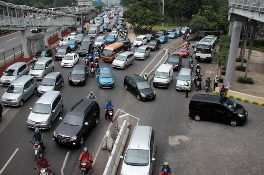 Sistem buka tutup akses Plaza Semanggi via Gatot Subroto