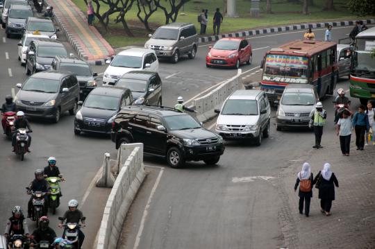 Sistem buka tutup akses Plaza Semanggi via Gatot Subroto