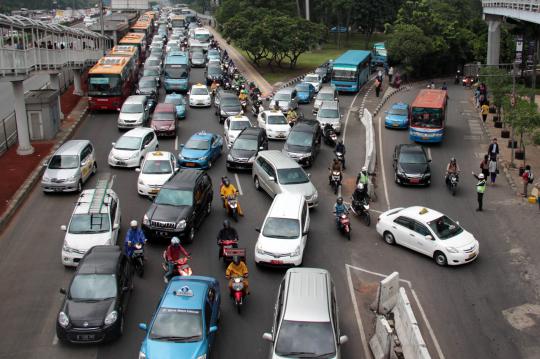 Sistem buka tutup akses Plaza Semanggi via Gatot Subroto