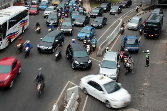 Sistem buka tutup akses Plaza Semanggi via Gatot Subroto