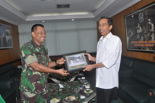 Jokowi berkunjung ke Markas Kostrad