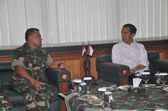 Jokowi berkunjung ke Markas Kostrad