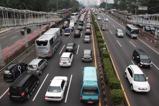 Kepadatan kendaraan jelang kenaikan tarif tol dalam kota