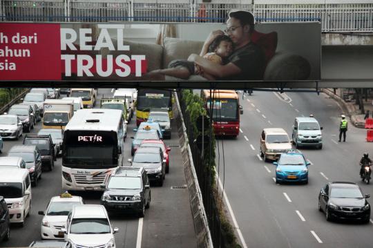 Kepadatan kendaraan jelang kenaikan tarif tol dalam kota