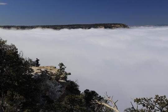 Pesona keindahan Grand Canyon saat diselimuti awan tebal