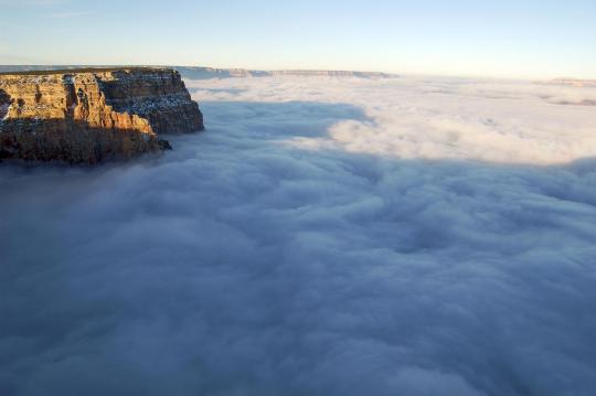 Pesona keindahan Grand Canyon saat diselimuti awan tebal