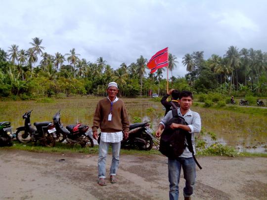 Aparat turunkan bendera GAM di Aceh