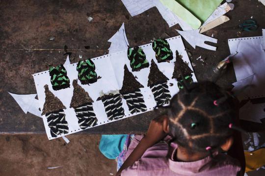 Keindahan karya seni mozaik kupu-kupu Republik Afrika Tengah