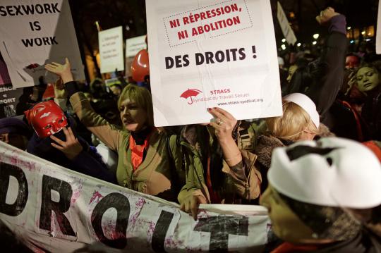 Puluhan PSK di Paris demo tolak revisi undang-undang prostitusi
