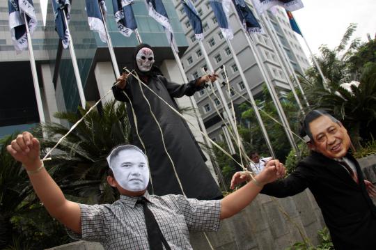 Aksi teatrikal Jatam tolak WTO di Kemendag