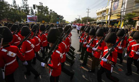 Kemeriahan Thailand di perayaan HUT Raja Bhumibol Adulyadej