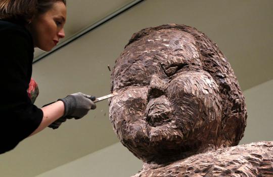 Wanita ini ciptakan patung cokelat Manneken Pis seberat 1.000 kg