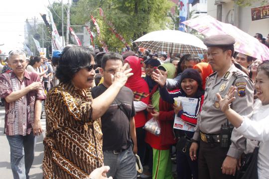 Suasana kemeriahan saat pawai FFI di Semarang