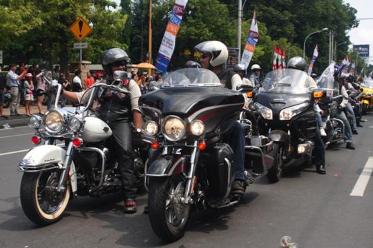 Aksi motor-motor gede di pawai FFI Semarang