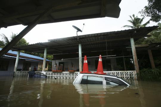 Banjir Malaysia, ratusan rumah dan mobil masih terendam