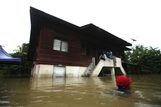 Banjir Malaysia, ratusan rumah dan mobil masih terendam