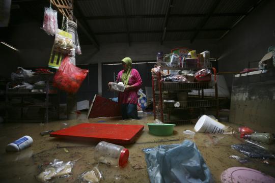 Banjir Malaysia, ratusan rumah dan mobil masih terendam