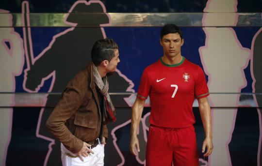 Kunjungi museum di Madrid, Ronaldo bertemu 'kembaran'