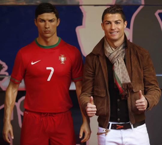 Kunjungi museum di Madrid, Ronaldo bertemu 'kembaran'