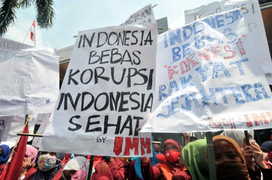 Peringati Hari Antikorupsi, puluhan mahasiswa demo di Gedung KPK