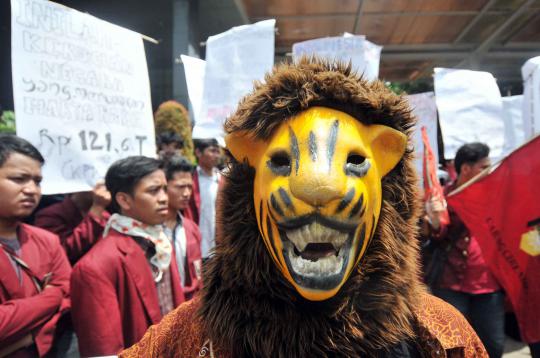 Peringati Hari Antikorupsi, puluhan mahasiswa demo di Gedung KPK