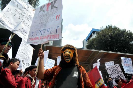 Peringati Hari Antikorupsi, puluhan mahasiswa demo di Gedung KPK