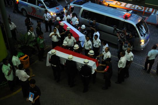 3 Korban KRL vs truk BBM disemayamkan di Stasiun Gambir