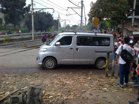 Warga tetap nekat terobos perlintasan KA di lokasi kecelakaan