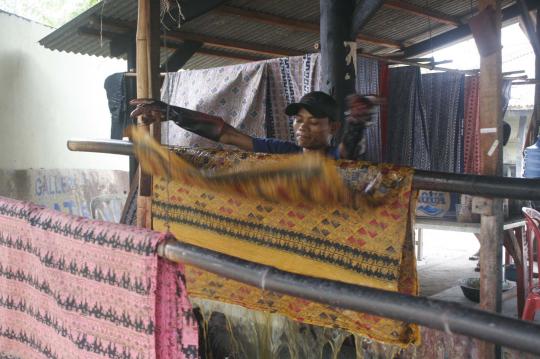 Mengintip proses pembuatan batik Banten