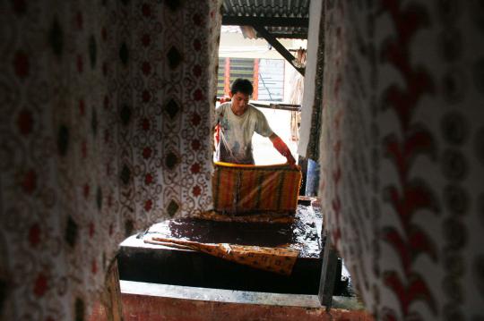 Mengintip proses pembuatan batik Banten
