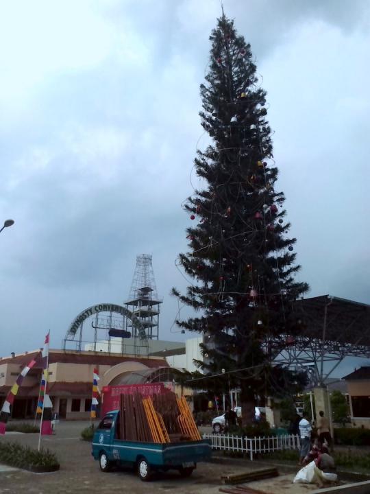 Pohon Natal tertinggi di Indonesia