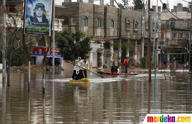Foto : Akibat hujan es, Jalur Gaza dilanda banjir merdeka.com