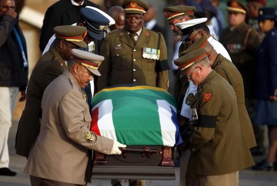 Isak tangis selimuti persemayaman terakhir Nelson Mandela