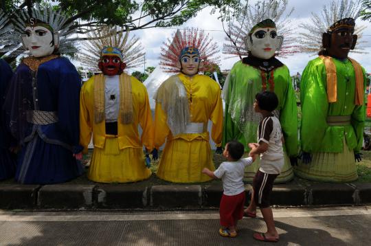 Kemeriahan festival adat Betawi di Kanal Banjir Timur