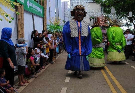 Kemeriahan festival adat Betawi di Kanal Banjir Timur