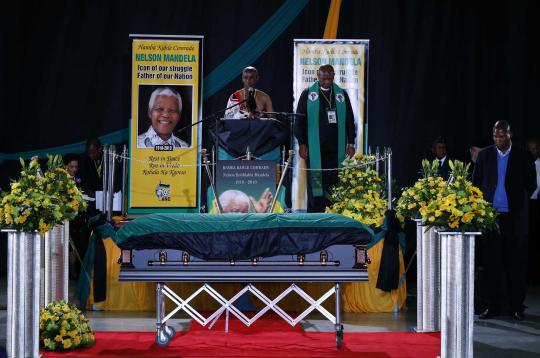 Jenazah Nelson Mandela diterbangkan ke kampung halaman di Qunu