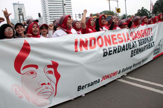 Ratusan massa kotak-kotak turun ke jalan dukung Jokowi nyapres
