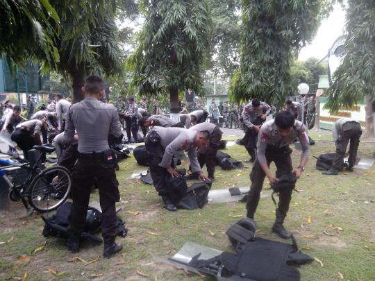 Situasi saat massa PA dan TNI bentrok soal perampasan bendera