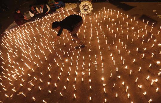 Aksi lilin peringati setahun tewasnya korban perkosaan di India