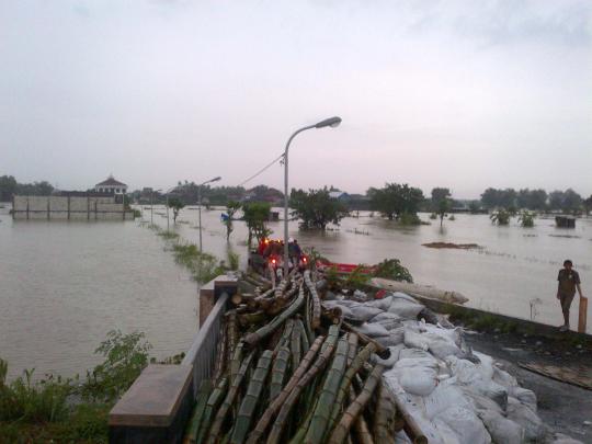 Banjir luapan Kali Lamong rendam dua desa di Pakal Surabaya