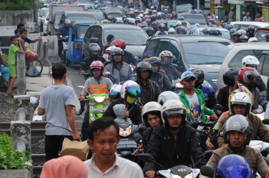 Keruwetan putaran arah di Pramuka bikin macet lalin hingga 5 km